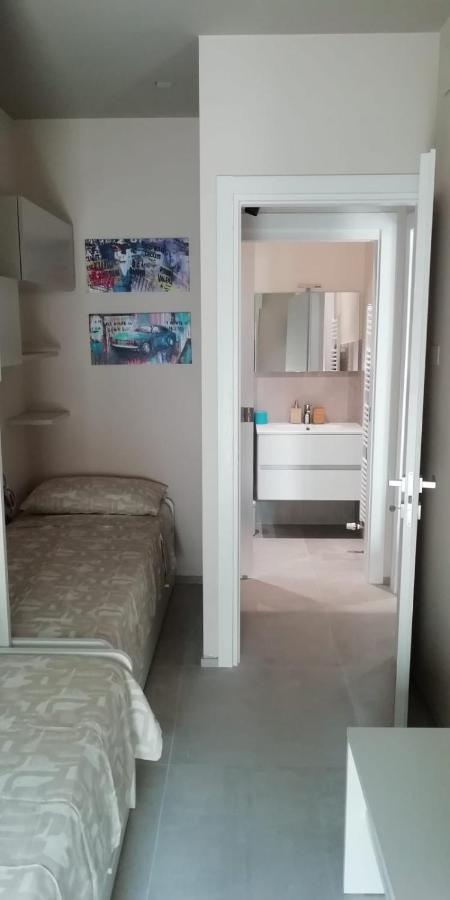 Town-Beach Home Чивітанова-Марке Екстер'єр фото