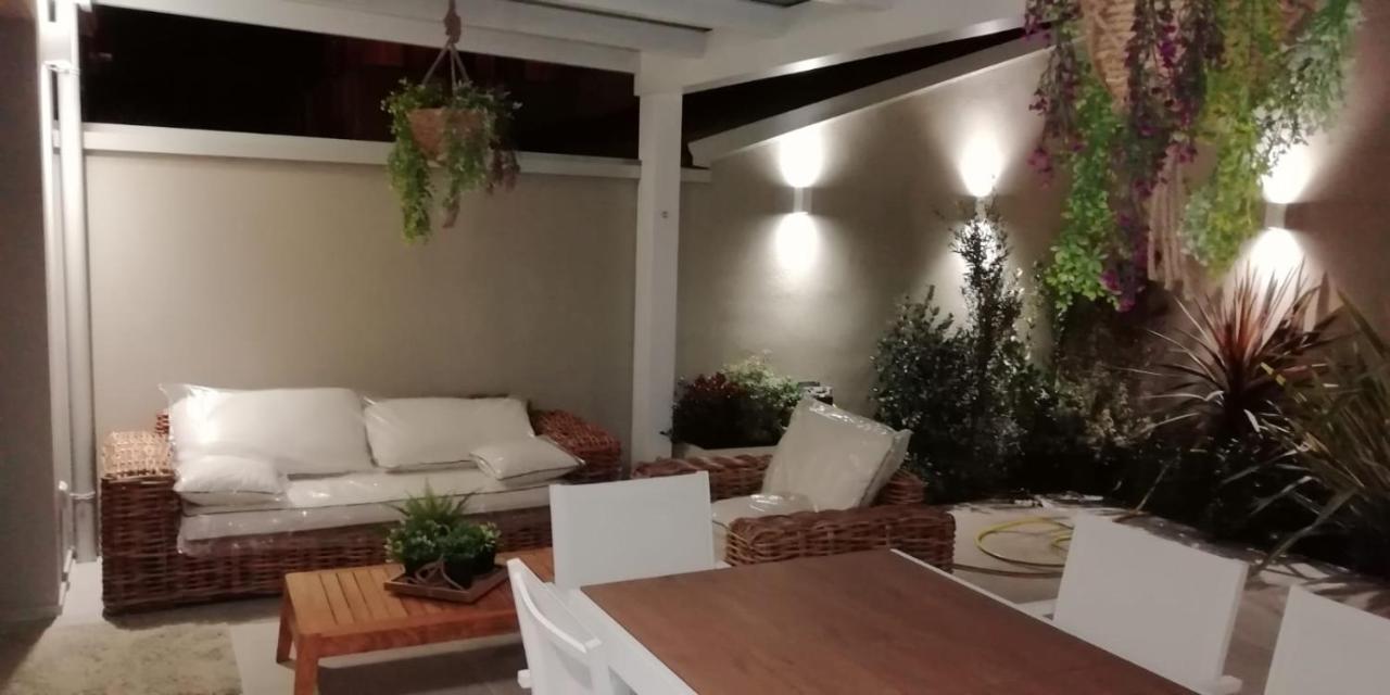 Town-Beach Home Чивітанова-Марке Екстер'єр фото